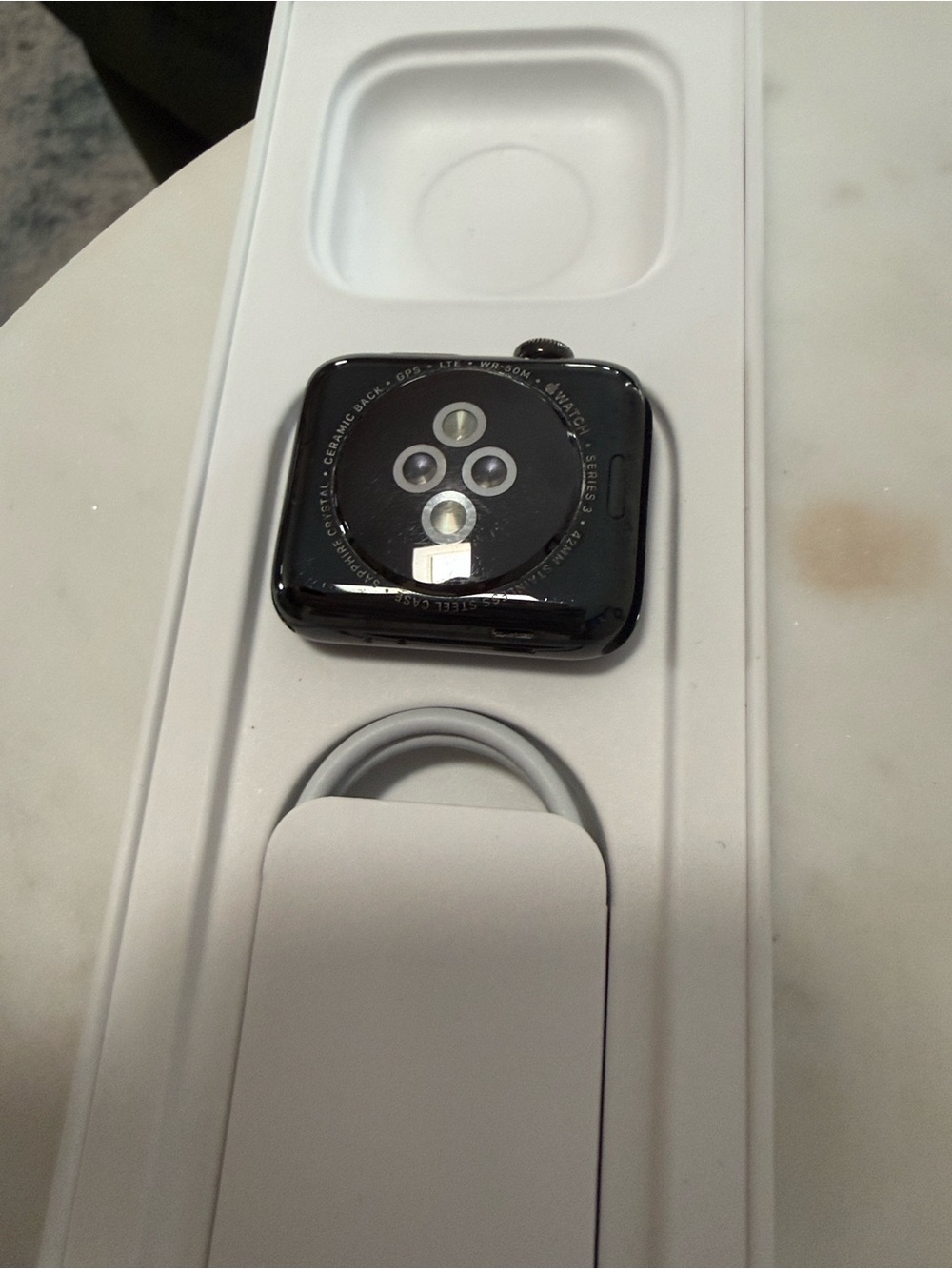 Apple Smartwatch series 3 42mm in Space Black Stainless Steel white band